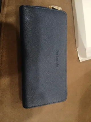 Portafoglio donna Guy Laroche blu scuro nuovo