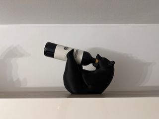 Supporto per bottiglia di vino in forma di orso nero