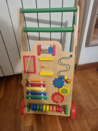 Andador bebé madera actividades