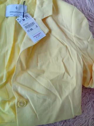 Blusa corta Stradivarius amarilla Talla S