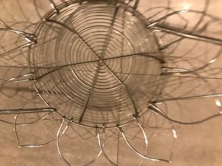 Huevera de metal plateada convertible