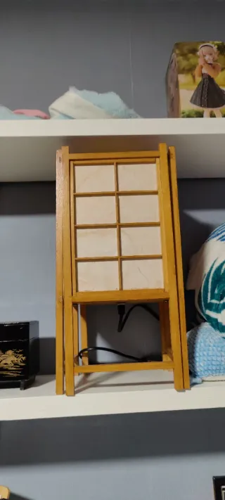 Lámpara de mesa japonesa de madera y papel