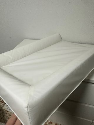 Cambiador de bebé blanco + funda