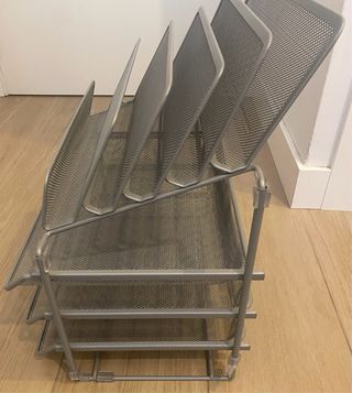 Organizador de escritorio metálico gris