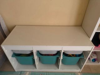 Organizador de juguetes blanco con cajones
