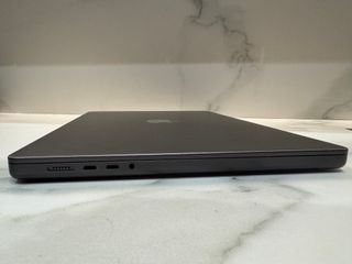 2025 Apple MacBook Pro 16 M4 Max 1TB 64GB Negro