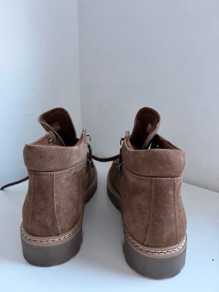 Botas de montaña marrones