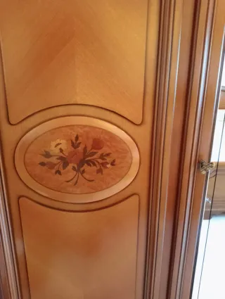 Armadio in radica di noce con specchi