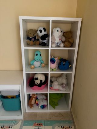 Estantería blanca para juguetes