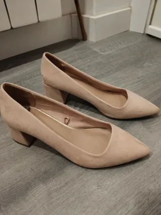 Zapatos tacón bajo rosa nude