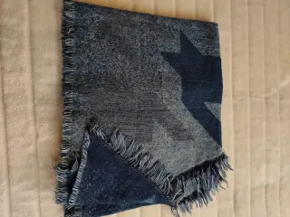 Bufanda larga asimétrica azul y gris