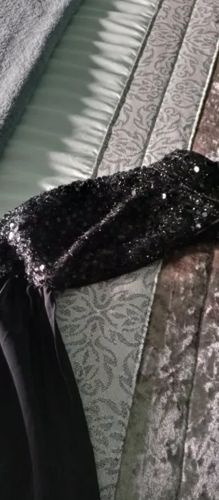 Vestido de fiesta negro con lentejuelas