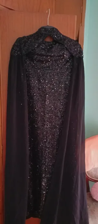 Vestido de fiesta negro con lentejuelas