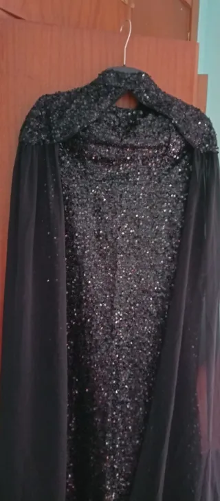 Vestido de fiesta negro con lentejuelas