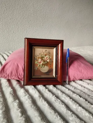Piccolo dipinto floreale con cornice in legno