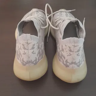 Zapatillas Hombre Adidas Yeezy talla 42