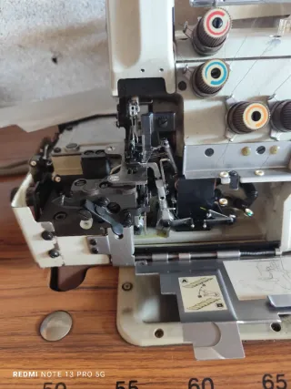 Máquina de coser industrial Brother Overlock
