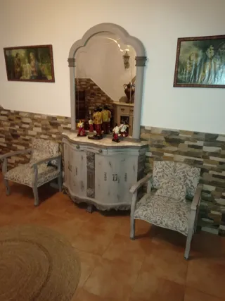 Ingresso antico con specchio e 2 poltroncine