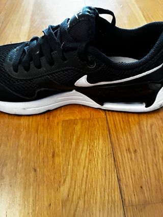 Zapatillas Nike Negras y Blancas