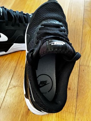 Zapatillas Nike Negras y Blancas