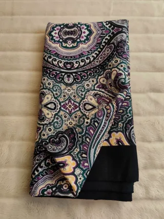 Pañuelo H&M gigante estampado floral