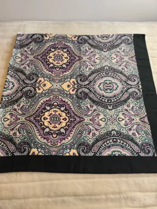 Pañuelo H&M gigante estampado floral