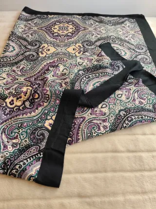 Pañuelo H&M gigante estampado floral