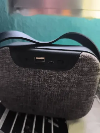 Altavoz Bluetooth Ale-Hop con caja, cargador nuevo