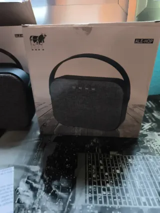 Altavoz Bluetooth Ale-Hop con caja, cargador nuevo