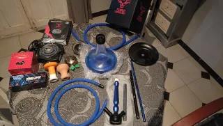 Jarrón Azul con Accesorios