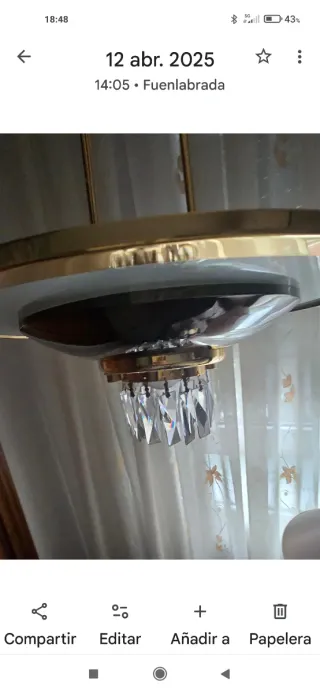 Lámpara colgante dorada y cristal