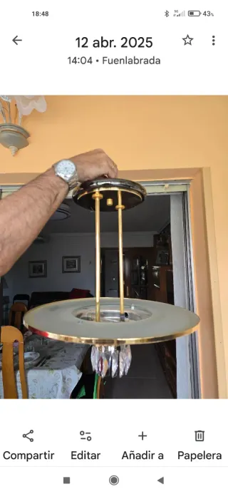 Lámpara colgante dorada y cristal