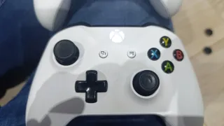 Xbox One S + 2 Mandos + 4 Juegos + cables y caja