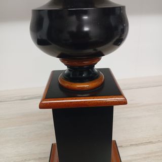 (PERFECTA) Pie lámpara de madera lacada en negro