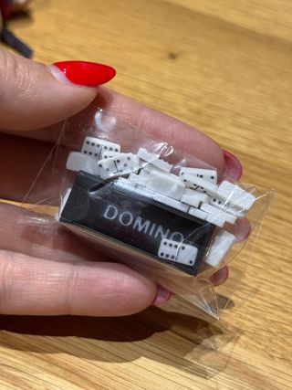 Dominó en miniatura