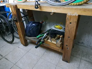 Banco de carpintero antiguo madera y metal