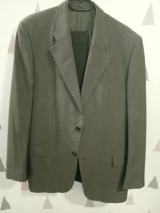 Traje americana y pantalón gris