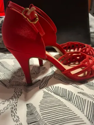Zapatos de tacón rojos talla 37