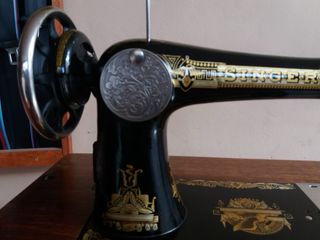 Máquina de coser Singer antigua
