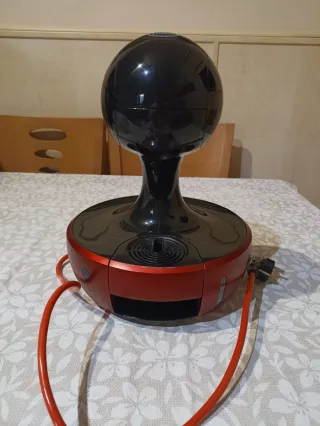 Cafetera Dolce Gusto Negra y Roja