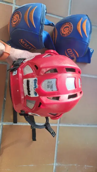 Casco y rodilleras hockey patines