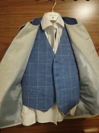 Traje comunión gris y azul con zapatos.Talla 8