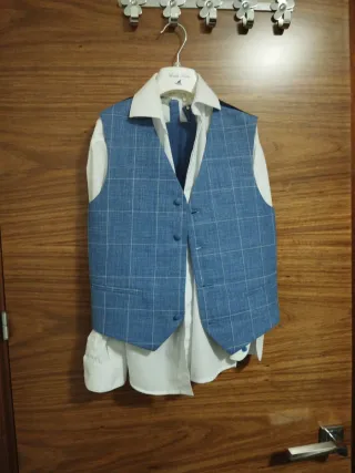 Traje comunión gris y azul con zapatos.Talla 8