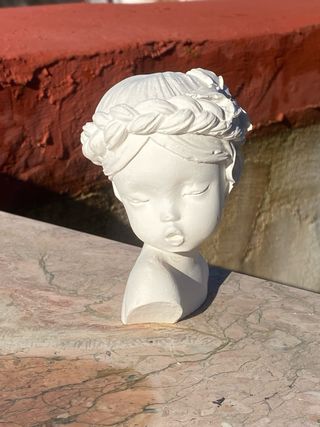 Statuetta in gesso testa bambina