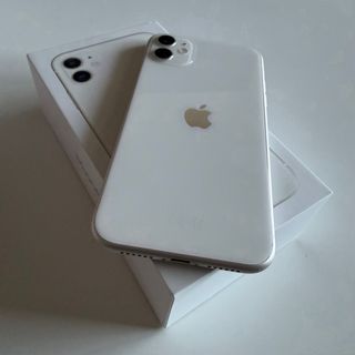 iPhone 11 64GB Blanco + Carcasas