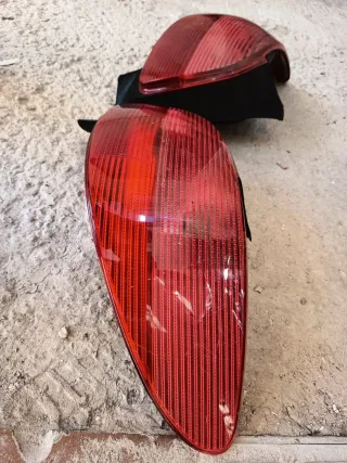 Focos Traseros Coche Rojos