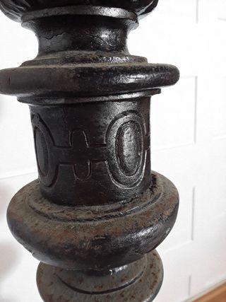 Columna de forja antigua