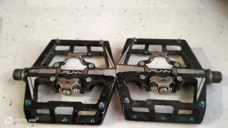 Pedales mixtos aluminio.