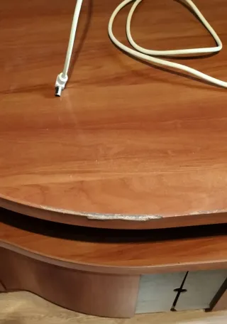 Librería modular color cerezo.