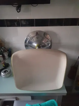 Banqueta alta beige y plateada